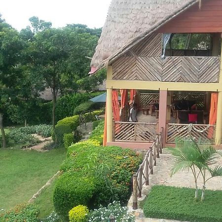 Lakeside Escape - Uganda Hotel Mpenja Buitenkant foto